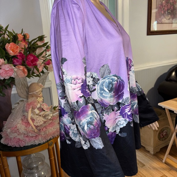 V‑Neck Purple Floral Ombre Long Sleeve Top - Picture 3 of 5